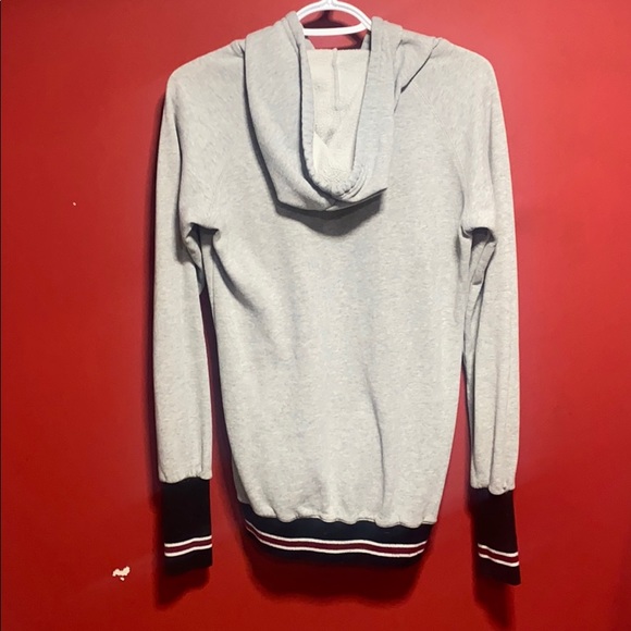 Wear girls size small pullover - Picture 2 of 2